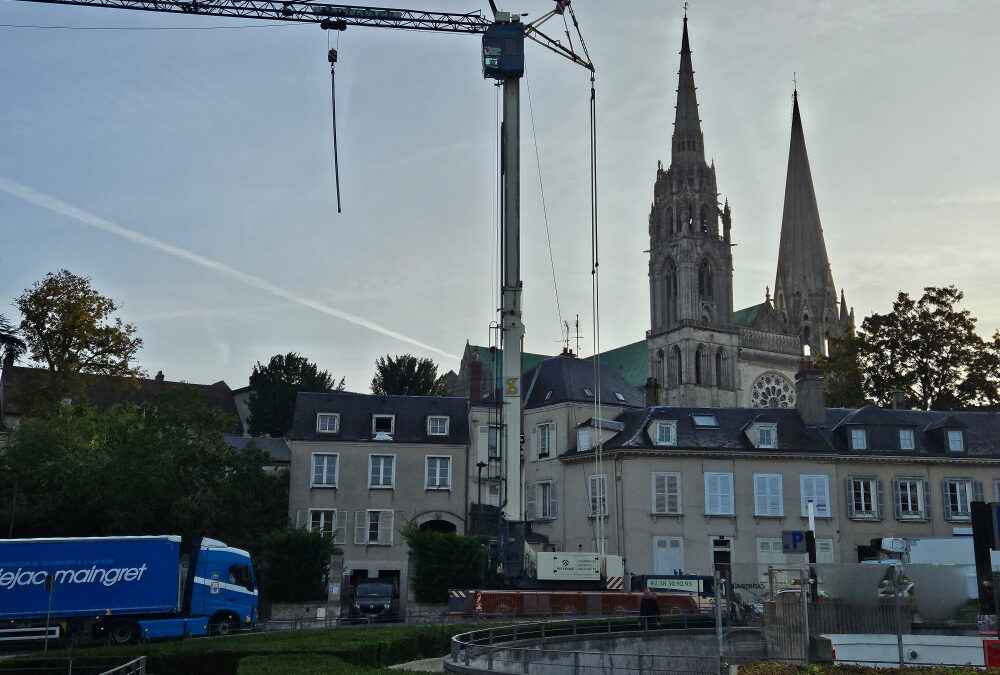 MG – Grutage en cours à Chartres